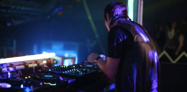 Dj Som e Luz RJ - Sonorização e Iluminação para Festas e Eventos no Rio